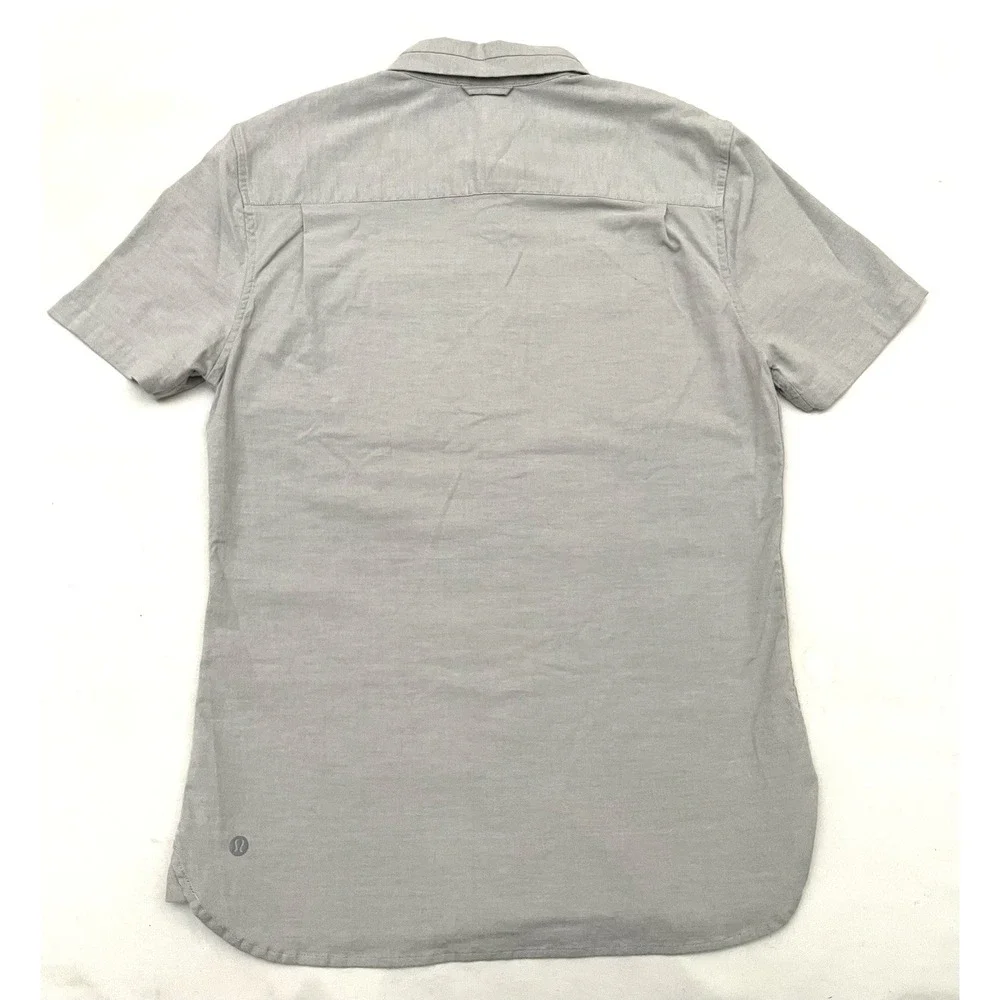 Lululemon On Time Short Sleeve Button Up Shirt Mens XS Gray Hidden Button Oxford